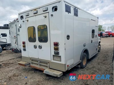 Trzecie zdjęcie samochodu z tyłu: 2016 FORD E450 AMBULANCE VIN:1FDXE4FSXGDC24438 - miniatura