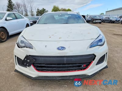 Piąte zdjęcie samochodu w środku: 2018 SUBARU BRZ 2.0 TS VIN:JF1ZCAD12J9600027 - miniatura