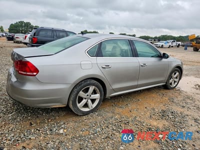 Trzecie zdjęcie samochodu z tyłu: 2012 VOLKSWAGEN PASSAT SE VIN:1VWBH7A34CC102548 - miniatura