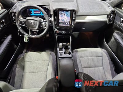 Zdjęcie 8 z 13 samochodu: 2024 VOLVO XC40 CORE VIN:YV4L12UK3R2238022 - miniatura