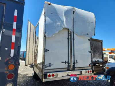 Trzecie zdjęcie samochodu z tyłu: 2020 INTERNATIONAL MV607 BOX TRUCK VIN:1HTEUMMN0LH873781 - miniatura