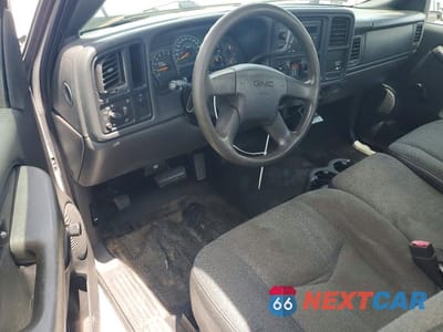 Zdjęcie 8 z 12 samochodu: 2004 GMC NEW SIERRA C1500 VIN:1GTEC14V14Z161726 - miniatura