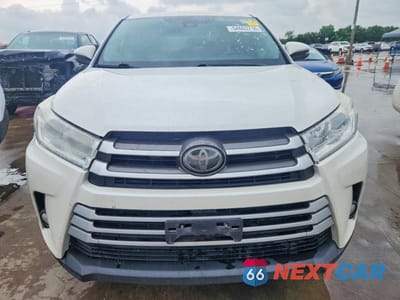 Piąte zdjęcie samochodu w środku: 2019 TOYOTA HIGHLANDER LE PLUS VIN:5TDZZRFHXKS308274 - miniatura