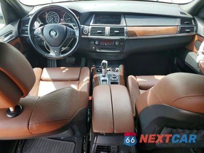 Zdjęcie 8 z 13 samochodu: 2013 BMW X5 XDRIVE50I VIN:5UXZV8C59D0C16807 - miniatura