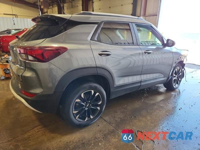 Trzecie zdjęcie samochodu z tyłu: 2022 CHEVROLET TRAILBLAZER LT VIN:KL79MPSL5NB069724 - miniatura