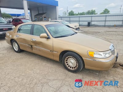 Czwarte zdjęcie samochodu z boku: 1998 LINCOLN TOWN CAR EXECUTIVE VIN:1LNFM81W6WY725107 - miniatura