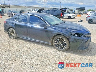 Czwarte zdjęcie samochodu z boku: 2018 TOYOTA CAMRY L VIN:4T1B11HK9JU522505 - miniatura
