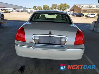 Zdjęcie 6 z 12 samochodu: 2007 LINCOLN TOWN CAR SIGNATURE VIN:1LNHM81W57Y601629 - miniatura