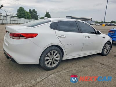 Trzecie zdjęcie samochodu z tyłu: 2017 KIA OPTIMA LX VIN:5XXGT4L31HG121956 - miniatura