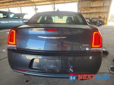 Zdjęcie 6 z 13 samochodu: 2018 CHRYSLER 300 TOURING VIN:2C3CCAAG8JH282038 - miniatura