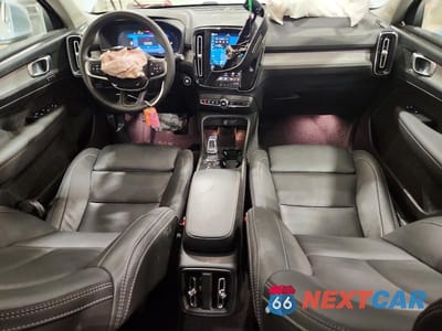 Zdjęcie 8 z 13 samochodu: 2025 VOLVO XC40 PLUS VIN:YV4L12UE5S2563481 - miniatura