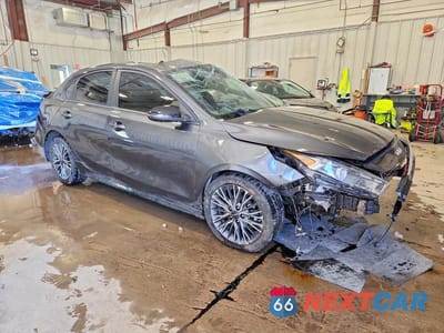Czwarte zdjęcie samochodu z boku: 2022 KIA FORTE GT LINE VIN:3KPF54AD0NE468653 - miniatura