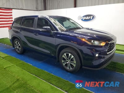 Czwarte zdjęcie samochodu z boku: 2023 TOYOTA HIGHLANDER HYBRID XLE VIN:5TDKBRCH9PS126003 - miniatura