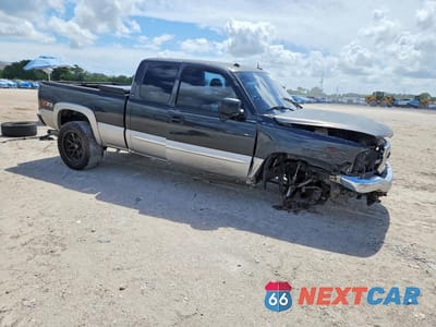 Czwarte zdjęcie samochodu z boku: 2005 GMC NEW SIERRA K1500 VIN:1GTEK19B15Z279701 - miniatura