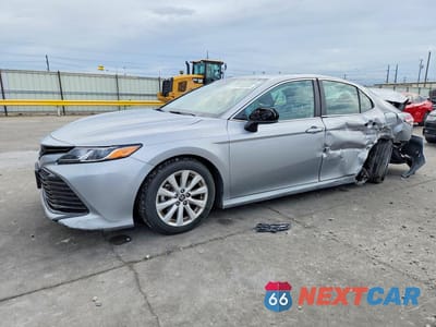 2020 TOYOTA CAMRY LE 4T1C11AK5LU328670 - główne zdjęcie licytacji z USA - miniatura