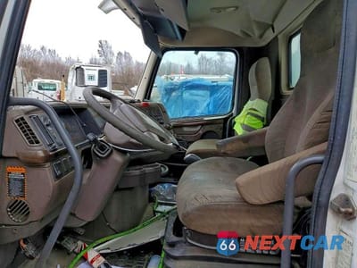 Piąte zdjęcie samochodu w środku: 2017 VOLVO VNL VIN:4V4N19DG1HN981652 - miniatura
