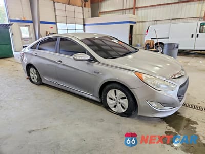 Czwarte zdjęcie samochodu z boku: 2013 HYUNDAI SONATA HYBRID VIN:KMHEC4A43DA064826 - miniatura