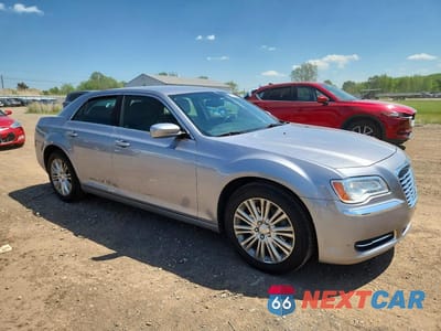 Czwarte zdjęcie samochodu z boku: 2014 CHRYSLER 300 VIN:2C3CCARGXEH235975 - miniatura