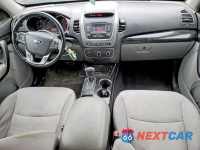 Zdjęcie 8 z 12 samochodu: 2015 KIA SORENTO LX VIN:5XYKTDA68FG604778 - miniatura