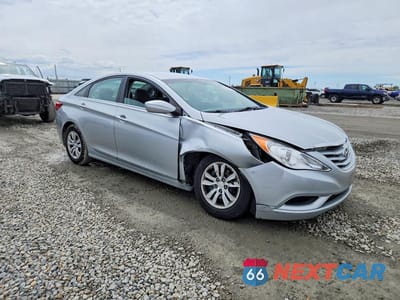 Czwarte zdjęcie samochodu z boku: 2013 HYUNDAI SONATA GLS VIN:5NPEB4AC8DH563774 - miniatura