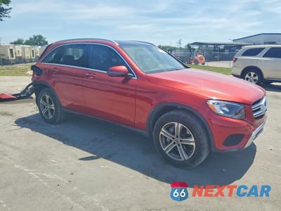Czwarte zdjęcie samochodu z boku: 2019 MERCEDES-BENZ GLC 300 VIN:WDC0G4JB2KF635170 - miniatura