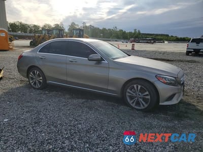 Czwarte zdjęcie samochodu z boku: 2019 MERCEDES-BENZ C 300 4MATIC VIN:55SWF8EB0KU301386 - miniatura