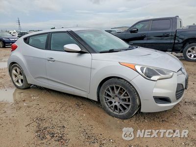 Czwarte zdjęcie samochodu z boku: 2015 HYUNDAI VELOSTER VIN:KMHTC6AD1FU244911 - miniatura
