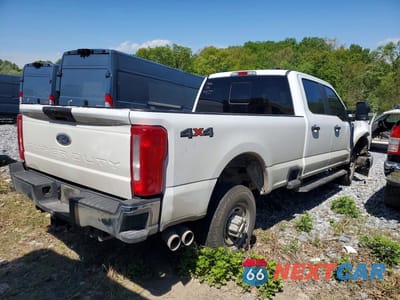Trzecie zdjęcie samochodu z tyłu: 2025 FORD F350 SUPER DUTY VIN:1FT8W3BT5SEC22453 - miniatura
