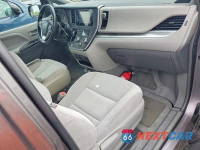 Zdjęcie 8 z 13 samochodu: 2016 TOYOTA SIENNA LE VIN:5TDKK3DC9GS760959 - miniatura