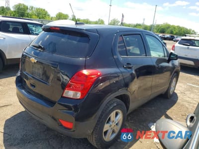 Trzecie zdjęcie samochodu z tyłu: 2019 CHEVROLET TRAX LS VIN:3GNCJKSB5KL195496 - miniatura