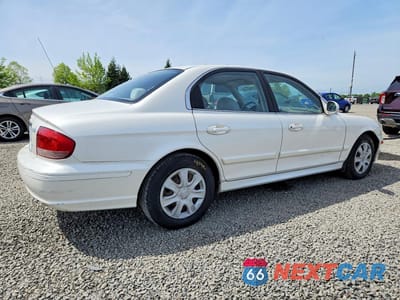 Trzecie zdjęcie samochodu z tyłu: 2002 HYUNDAI SONATA GL VIN:KMHWF25S32A521639 - miniatura