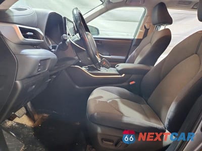 Zdjęcie 7 z 13 samochodu: 2020 TOYOTA HIGHLANDER LE VIN:5TDBZRBH5LS005668 - miniatura