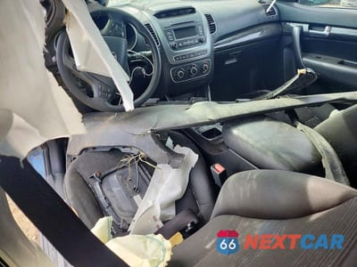 Zdjęcie 8 z 12 samochodu: 2014 KIA SORENTO LX VIN:5XYKT3A69EG446220 - miniatura