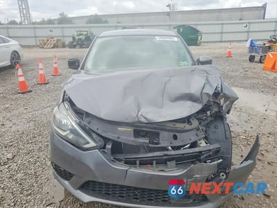 Piąte zdjęcie samochodu w środku: 2019 NISSAN SENTRA S VIN:3N1AB7AP2KY451607 - miniatura