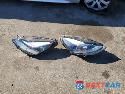 Zdjęcie 13 z 14 samochodu: 2022 TESLA MODEL Y VIN:7SAYGDEF7NF407781 - miniatura