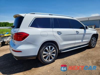 Trzecie zdjęcie samochodu z tyłu: 2016 MERCEDES-BENZ GL 450 4MATIC VIN:4JGDF6EE7GA620772 - miniatura