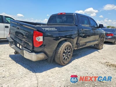 Trzecie zdjęcie samochodu z tyłu: 2016 TOYOTA TUNDRA CREWMAX SR5 VIN:5TFEW5F18GX192707 - miniatura