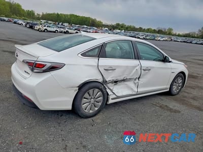 Trzecie zdjęcie samochodu z tyłu: 2016 HYUNDAI SONATA HYBRID SE VIN:KMHE24L17GA035274 - miniatura