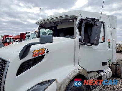 Zdjęcie 9 z 10 samochodu: 2020 VOLVO VNR - SEMI TRUCK VIN:4V4WC9EH9LN233973 - miniatura