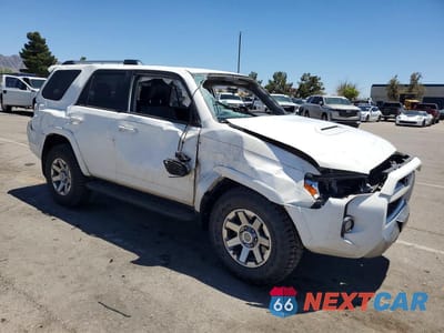Czwarte zdjęcie samochodu z boku: 2014 TOYOTA 4RUNNER TRAIL PREMIUM VIN:JTEBU5JR2E5180868 - miniatura