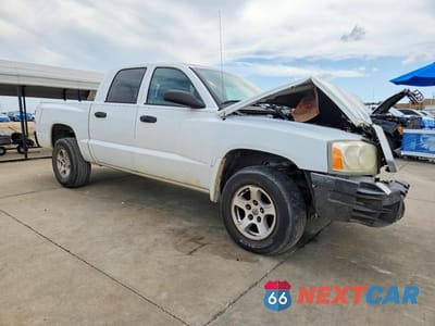Czwarte zdjęcie samochodu z boku: 2006 DODGE DAKOTA QUAD VIN:1D7HE28K16S686879 - miniatura