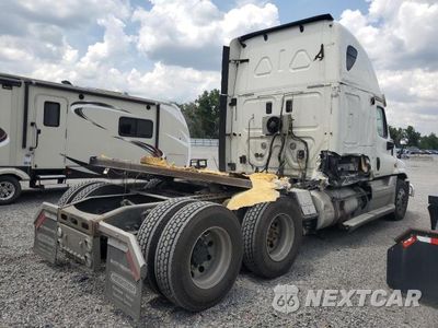Czwarte zdjęcie samochodu z boku: 2012 FREIGHTLINER CASCADIA SEMI TRUCK VIN:1FUJGLBGXCSBR8358 - miniatura
