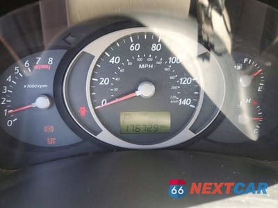 Zdjęcie 9 z 13 samochodu: 2005 HYUNDAI TUCSON GL VIN:KM8JM12B05U147671 - miniatura