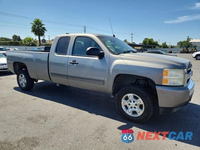 Czwarte zdjęcie samochodu z boku: 2008 CHEVROLET SILVERADO C1500 VIN:1GCEC19J38E130853 - miniatura
