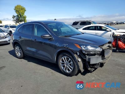 Czwarte zdjęcie samochodu z boku: 2020 FORD ESCAPE SE VIN:1FMCU0G60LUC63612 - miniatura