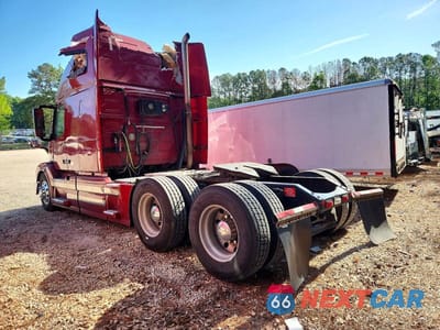 Trzecie zdjęcie samochodu z tyłu: 2015 VOLVO VNL SEMI TRUCK VIN:4V4NC9EJ2FN190418 - miniatura