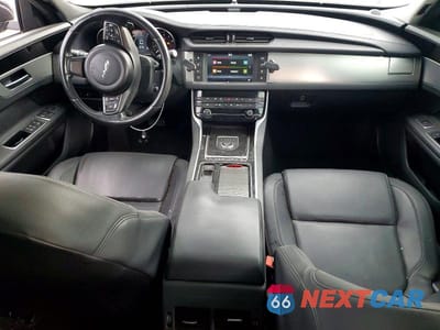 Zdjęcie 8 z 12 samochodu: 2017 JAGUAR XF PREMIUM VIN:SAJBD4BV5HCY30076 - miniatura
