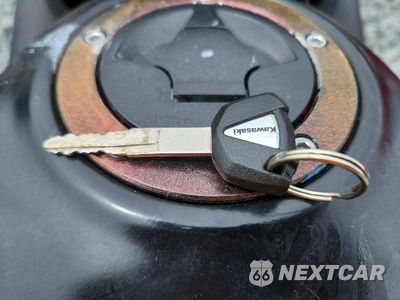 Zdjęcie 8 z 9 samochodu: 2012 KAWASAKI EX650 EC VIN:JKAEXEE19CDA05143 - miniatura