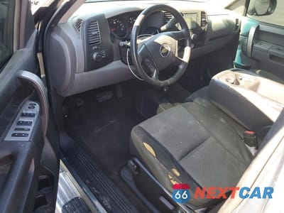 Zdjęcie 8 z 12 samochodu: 2011 CHEVROLET SILVERADO K1500 LS VIN:1GCRKREA0BZ330419 - miniatura