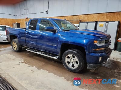 Czwarte zdjęcie samochodu z boku: 2018 CHEVROLET SILVERADO K1500 LT VIN:1GCVKREC8JZ189520 - miniatura